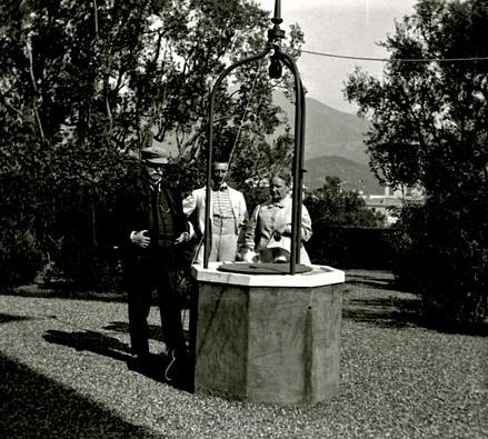 Gruppo nel giardino d'Albaro del Sig. Scotto (taglio)