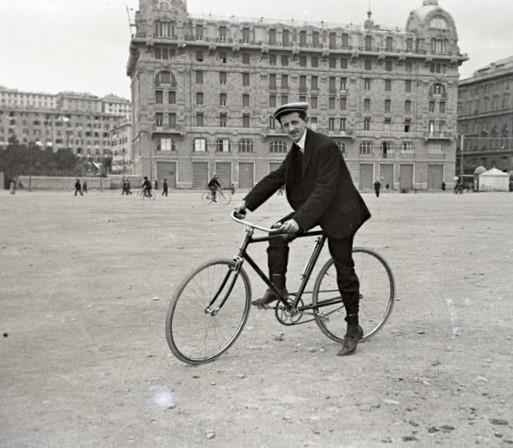 Genova - sig. Lorenzo in bicicletta