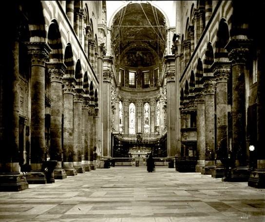 Cattedrale di San Lorenzo. Interni (taglio)