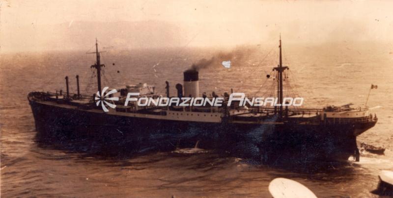 Nave non identificata in navigazione