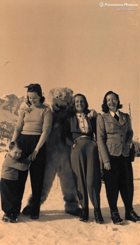 Famiglia Parodi - Elena Cais di Pierlas Parodi con il figlio Andrea, la sorella Gabriella e un&#039;amica sulla neve