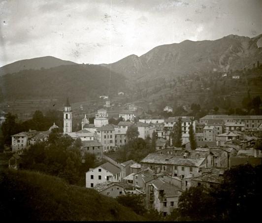 Torriglia - panorama con chiesa