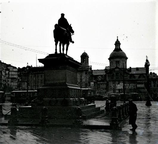 Piazza De Ferrari - Monumento Garibaldi (taglio)