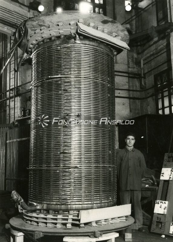 Genova - Stabilimento Elettrotecnico Ansaldo San Giorgio di Sestri Ponente - avvolgimento di un trasformatore trifase da 28.800 kW