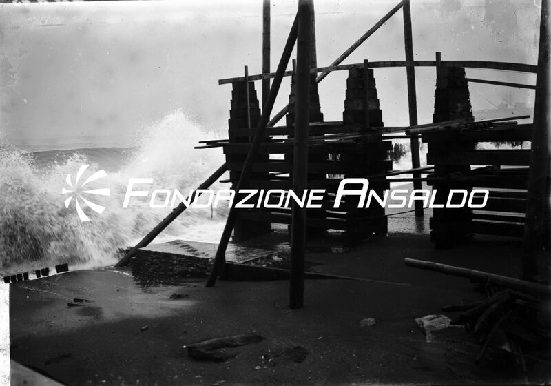 Genova - Cantieri Navali Ansaldo di Sestri Ponente - mareggiata