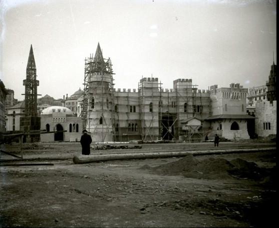 Padiglione Mostra coloniale in costruzione - La moschea tripolitana e gli edifici della cittadella medievale