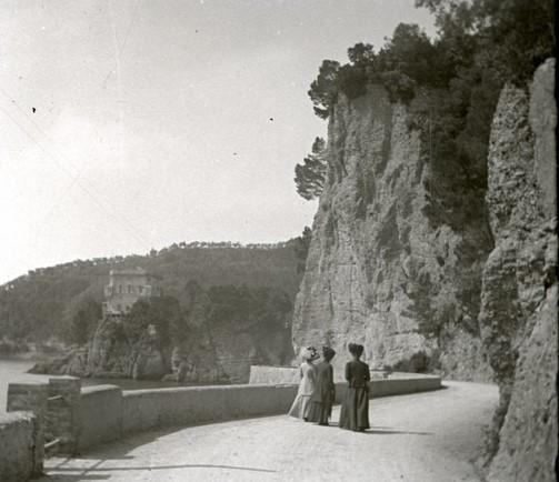 Portofino - strada tagliata nella roccia