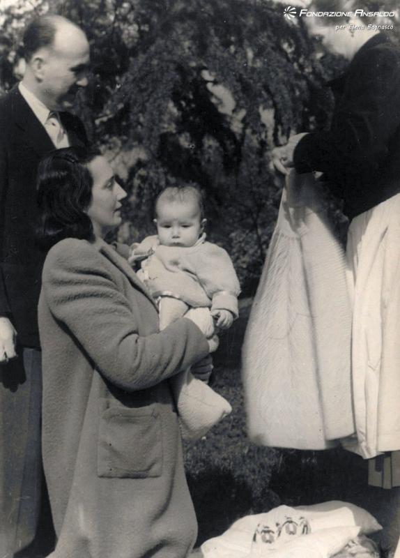 Famiglia Parodi - Giorgio con Elena, Roberto e la tata &quot;Baba Letizia&quot;