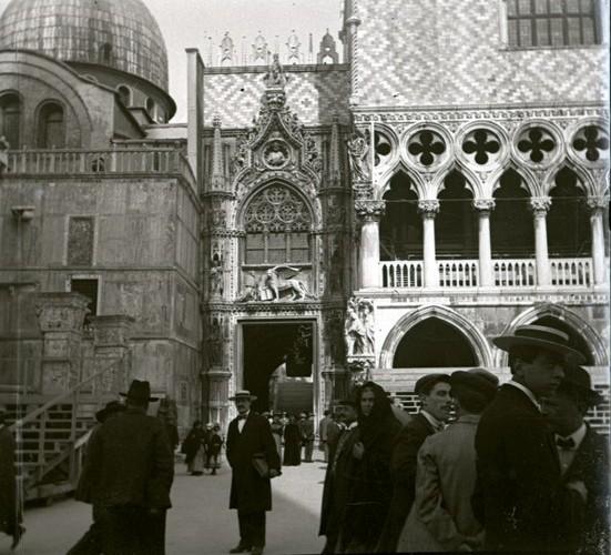 Venezia - palazzo Ducale - porta