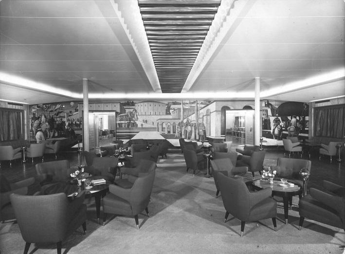 Giulio Cesare - Sala di prima classe con tavolini e poltroncine