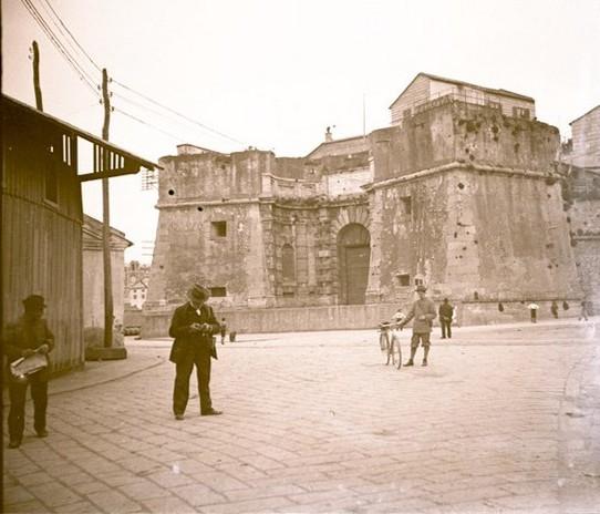 Genova - Porta del molo Vecchio (Porta Siberia)
