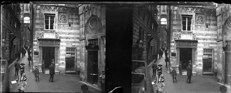 Piazza San Matteo. Casa dei D'Oria (originale)