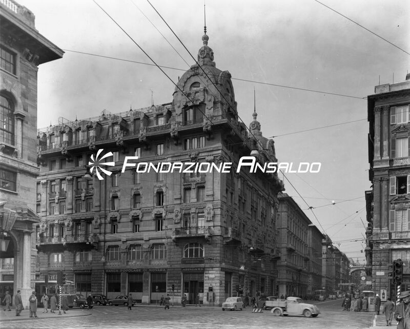 Genova - Via XX settembre - Veduta del cosiddetto Palazzo delle cupole