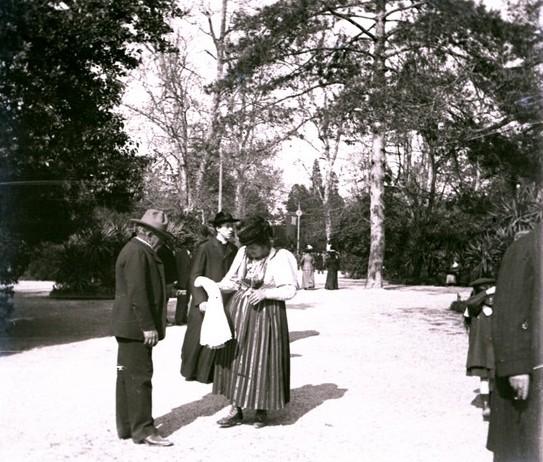 Venezia - giardini e persone in costume