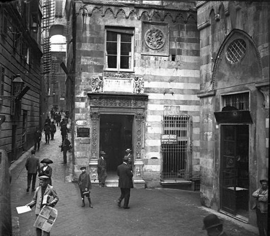 Piazza San Matteo. Casa dei D'Oria (taglio)