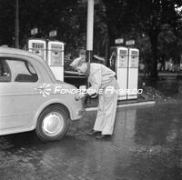 Genova - Corso Torino - Esso nuove divise