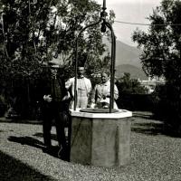 Gruppo nel giardino d'Albaro del Sig. Scotto (taglio)