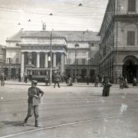 Piazza De Ferrari - Teatro Carlo Felice (taglio)