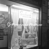 Genova - vetrina negozio Suchard