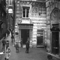 Piazza San Matteo. Casa dei D'Oria (taglio)
